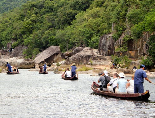 Khu du lịch Hầm Hô. 