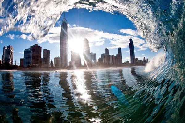 Gold Coast, Australia Là tiểu bang lớn thứ hai của Australia, Queensland có đường bờ biển dài gần 7.000 km với rất nhiều bãi tắm đẹp, nước biển xanh, những rặng san hô nhiệt đới,... Đến Queensland, bạn nhớ đừng bỏ qua Gold Coast – thành phố nổi tiếng với "Bờ biển vàng". Gold Coast, Australia Là tiểu bang lớn thứ hai của Australia, Queensland có đường bờ biển dài gần 7.000 km với rất nhiều bãi tắm đẹp, nước biển xanh, những rặng san hô nhiệt đới,... Đến Queensland, bạn nhớ đừng bỏ qua Gold Coast – thành phố nổi tiếng với "Bờ biển vàng".