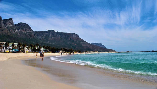 Cape Town, Nam Phi Là thành phố lớn nhất của tỉnh Tây Cape, hòn ngọc Nam Phi - Cape Town cũng thường được gọi là "thành phố mẹ". Nơi đây có những cảnh đẹp tự nhiên như núi Bàn và biển Thái Bình Dương... Cape Town, Nam Phi Là thành phố lớn nhất của tỉnh Tây Cape, hòn ngọc Nam Phi - Cape Town cũng thường được gọi là "thành phố mẹ". Nơi đây có những cảnh đẹp tự nhiên như núi Bàn và biển Thái Bình Dương...