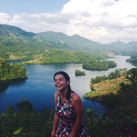Thung Nai (Hòa Bình): Nằm cách Hà Nội hơn 100 km thuộc huyện Cao Phong, Hòa Bình, Thung Nai được ví với “vịnh Hạ Long trên cạn”. Nơi đây có phong cảnh đẹp và hữu tình nhất lòng hồ sông Đà, là sự kết hợp hoàn hảo của sông và núi. Tới đây bạn hoàn toàn tách khỏi cuộc sống bận bịu, hối hả, tận hưởng những giờ phút thư giãn, ngắm phong cảnh thiên nhiên trữ tình. Đặc biệt những ngày nắng nóng, du khách sẽ được tận hưởng không khí trong lành, hương rừng, gió núi và làn nước mát lạnh. Ảnh: tanipetrush/instagram Thung Nai (Hòa Bình): Nằm cách Hà Nội hơn 100 km thuộc huyện Cao Phong, Hòa Bình, Thung Nai được ví với “vịnh Hạ Long trên cạn”. Nơi đây có phong cảnh đẹp và hữu tình nhất lòng hồ sông Đà, là sự kết hợp hoàn hảo của sông và núi. Tới đây bạn hoàn toàn tách khỏi cuộc sống bận bịu, hối hả, tận hưởng những giờ phút thư giãn, ngắm phong cảnh thiên nhiên trữ tình. Đặc biệt những ngày nắng nóng, du khách sẽ được tận hưởng không khí trong lành, hương rừng, gió núi và làn nước mát lạnh. Ảnh: tanipetrush/instagram