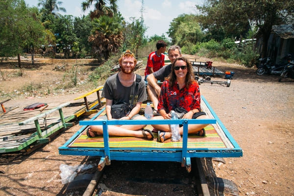 Tàu mảng trẻ là phương tiện được du khách đến Battambang rất yêu thích. Ảnh: Icgtravel.com Ảnh: Icgtravel.com