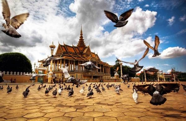 Cung điện Hoàng gia Campuchia là một trong những địa điểm tham quan mà du khách không thể bỏ qua khi đến Phnom Penh. Ảnh: ST Cung điện Hoàng gia Campuchia là một trong những địa điểm tham quan mà du khách không thể bỏ qua khi đến Phnom Penh. Ảnh: ST