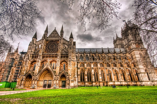 London, Anh Hai trong số những điểm đến du lịch nổi bật nhất của London là tháp London và tu viện Westminster Abbey. Nơi đây được cho là đều bị ám bởi các linh hồn của các mục sư và ma quỷ. Ngoài ra, những người thích cảm giác kinh dị cũng nên đến thăm nghĩa trang Highgate huyền bí, tìm kiếm những con ma cà rồng trong truyền thuyết đang lẩn trốn đâu đó trên đường Swain's Lane. Ảnh: Flickr.