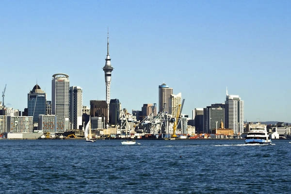 Thành phố Auckland với biểu tượng tòa nhà Sky Tower cao 328m. Ảnh: flickr/Abaconda Thành phố Auckland với biểu tượng tòa nhà Sky Tower cao 328m. Ảnh: flickr/Abaconda