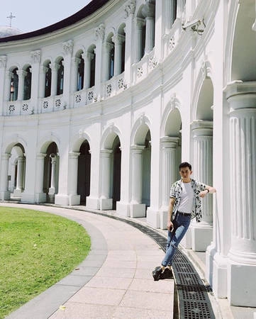 Bảo tàng nghệ thuật Singapore: Điểm đến này mở cửa vào lúc 18h-21h thứ 6 hàng tuần, là nơi lưu giữ nhiều tác phẩm nổi tiếng của Đông Nam Á. Không chỉ mang đậm giá trị nghệ thuật, nơi đây còn phản ánh nhiều khía cạnh khác nhau của cuộc sống đương đại. Đừng lo ngại điện thoại sẽ hết pin giữa chừng và cản trở bạn sưu tầm những tấm ảnh check-in tuyệt đẹp, bởi dù thuộc phân khúc giá rẻ, viên pin Huawei Y3 2017 và Y5 2017 vẫn dư sức hoạt động trong nhiều tiếng. Ảnh: Instagram ilovemonstaaa.