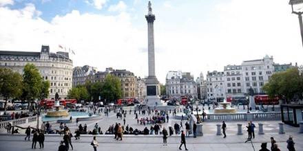 Đi bộ vòng quanh London: Nếu muốn biết thêm những điều kì thú ở London, không cách nào tốt hơn là rảo bước quanh những con phố ở đây. Quảng trường Trafalgar, Toàn nhà Quốc hội hay điện Buckingham là những nơi lý tưởng để bạn tìm hiểu về văn hóa và truyền thống lịch sử của thành phố này. Đi bộ vòng quanh London: Nếu muốn biết thêm những điều kì thú ở London, không cách nào tốt hơn là rảo bước quanh những con phố ở đây. Quảng trường Trafalgar, Toàn nhà Quốc hội hay điện Buckingham là những nơi lý tưởng để bạn tìm hiểu về văn hóa và truyền thống lịch sử của thành phố này.