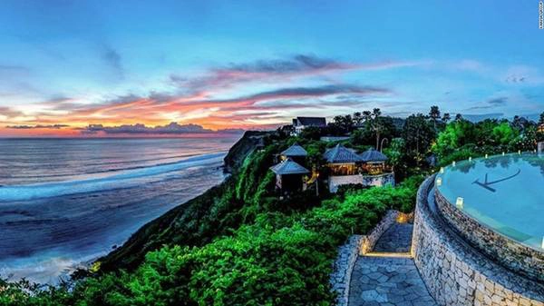 Bali (Indonesia): Mùa thu, thiên đường du lịch này đón khách với những bãi biển thơ mộng, hàng trăm ngôi chùa cổ kính và nền ẩm thực phong phú. Ảnh: CNN. Bali (Indonesia): Mùa thu, thiên đường du lịch này đón khách với những bãi biển thơ mộng, hàng trăm ngôi chùa cổ kính và nền ẩm thực phong phú. Ảnh: CNN.