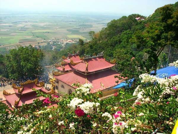 Khu du lịch tâm linh núi Bà Đen. Khu du lịch tâm linh núi Bà Đen.