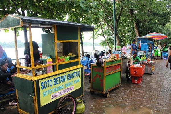 Các món ăn đường phố Jakarta được bày bán rất nhiều tại đây. Ảnh: Jakarta-tourism.go.id Các món ăn đường phố Jakarta được bày bán rất nhiều tại đây. Ảnh: Jakarta-tourism.go.id