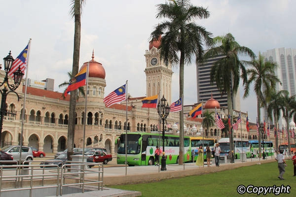 Tòa nhà Sultan Abdul Samad tọa lạc ở quận Jalan Raja, được xây dựng vào năm 1897 do kiến trúc sư người Anh A.C Norman thiết kế. Ảnh: kuala-lumpur.ws