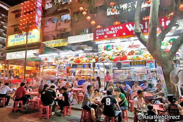 Nằm ở trung tâm của khu phố ăn chơi Bukit Bintang, Jalan Alor là con đường ăn uống nổi tiếng nhất của thủ đô Kuala Lumpur. Ảnh: kuala-lumpur.ws