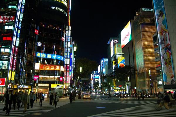 Phố mua sắm Ginza nhộn nhịp. Ảnh: youinjapan.net 10-dieu-chung-to-tokyo-la-mot-trong-nhung-do-thi-cool-nhat-chau-a-ivivu-13