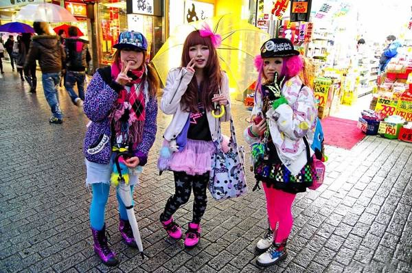 Giới trẻ Tokyo thoải mái thể hiện cá tính tại Akihabara. Ảnh: tokyoezine.com 10-dieu-chung-to-tokyo-la-mot-trong-nhung-do-thi-cool-nhat-chau-a-ivivu-3