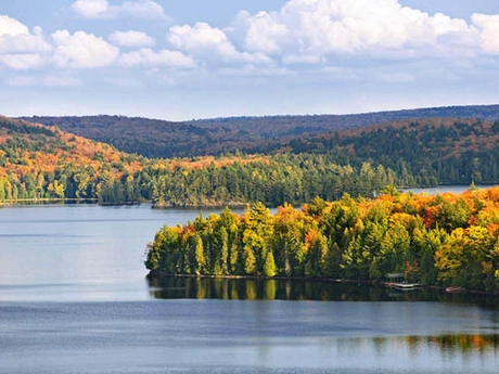 Có khoảng 2 triệu cái hồ ở Canada, nhiều hơn tất cả số hồ trên thế giới cộng lại. Ảnh: Narcity. Có khoảng 2 triệu cái hồ ở Canada, nhiều hơn tất cả số hồ trên thế giới cộng lại. Ảnh: Narcity.
