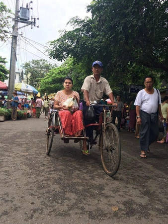 Người Myanmar được miễn phí vé tham quan tất cả thắng cảnh của đất nước. Ảnh: Minh An.