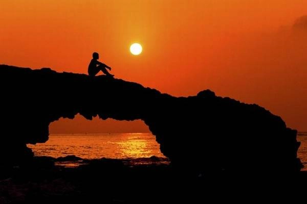 Khung cảnh hoàng hôn ở cổng Tò Vò được chọn làm địa điểm yêu thích để pose ảnh. Ảnh: Khampha 10-dieu-khong-nen-bo-lo-khi-du-lich-dao-ly-son-vao-mua-he-ivivu-2