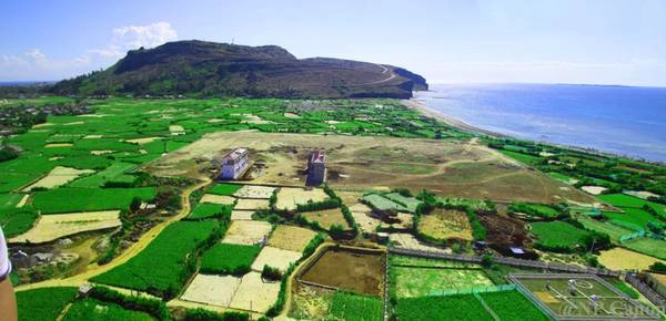 Đảo Lý Sơn quyến rũ nhìn từ ngọn hải đăng. Ảnh: Giaoduc.net 10-dieu-khong-nen-bo-lo-khi-du-lich-dao-ly-son-vao-mua-he-ivivu-9