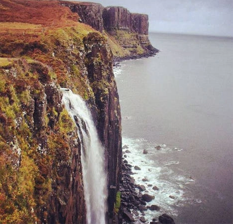 Thác nước biết hát duy nhất thế giới nằm ở Scotland. Khi gió thổi qua thác Mealt trên đảo Skye sẽ làm rung hàng rào bao quanh nơi ngắm cảnh và toàn bộ khu vực ngân nga những giai điệu kỳ lạ. Đây cũng là điểm ngắm cảnh ấn tượng ở Scotland. Thác nước biết hát duy nhất thế giới nằm ở Scotland. Khi gió thổi qua thác Mealt trên đảo Skye sẽ làm rung hàng rào bao quanh nơi ngắm cảnh và toàn bộ khu vực ngân nga những giai điệu kỳ lạ. Đây cũng là điểm ngắm cảnh ấn tượng ở Scotland.