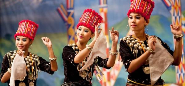 Nhà thơ, nhà văn nổi tiếng người Anh Rudyard Kipling đã từng viết “Đây là Miến Điện và nó sẽ hoàn toàn không giống như bất kỳ vùng đất nào mà bạn biết”. Ảnh: Buffalotours.com