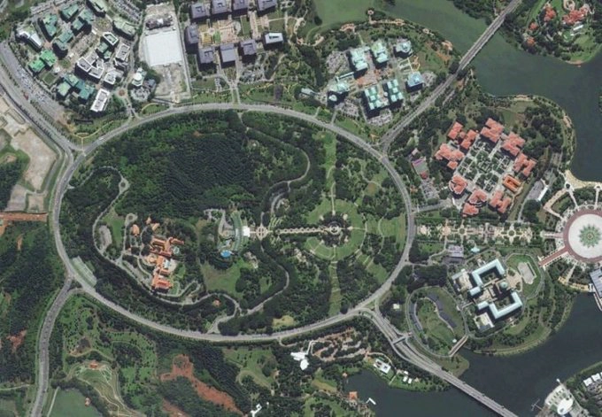 Vòng xuyến dài nhất thế giới tọa lạc tại thành phố Putrajaya (Malaysia). Vòng xuyến hình oval này có chiều dài 3,5 km. Ảnh: About Roundabouts Society. Vòng xuyến dài nhất thế giới tọa lạc tại thành phố Putrajaya (Malaysia). Vòng xuyến hình oval này có chiều dài 3,5 km. Ảnh: About Roundabouts Society.