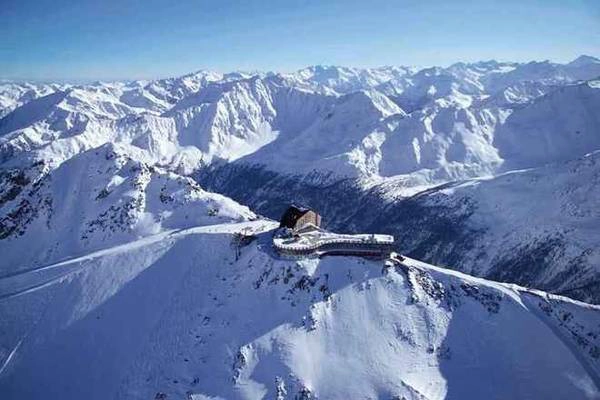 Berghotels Grawand, Italy (3.211 m) Berghotels Grawand, Italy (3.211 m)