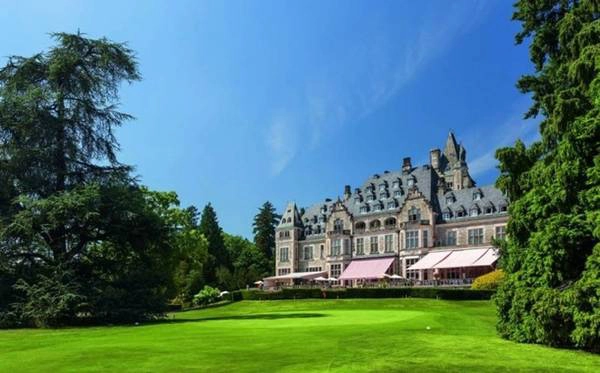 <strong>Schlosshotel Kronberg, Đức: </strong>Nằm gần Frankurt, Schlosshotel Kronberg được xây dựng từ cuối những năm 1800 và trở thành một trong những khu nghỉ mát sang trọng nhất thế giới bắt đầu từ những năm 1950. <strong>Schlosshotel Kronberg, Đức: </strong>Nằm gần Frankurt, Schlosshotel Kronberg được xây dựng từ cuối những năm 1800 và trở thành một trong những khu nghỉ mát sang trọng nhất thế giới bắt đầu từ những năm 1950.