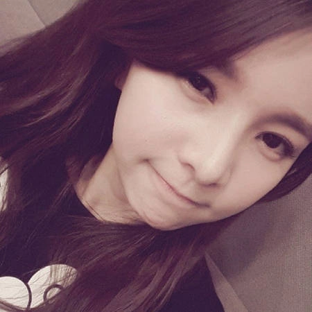 <strong>Chụp ảnh: </strong>Trước khi "selfie" trở thành một từ phổ biến toàn thế giới, người Hàn Quốc đã có "selca" (máy tự chụp ảnh). Một ngày với người dân nước này dường như không thể kết thúc nếu thiếu bức ảnh tự chụp chính mình.