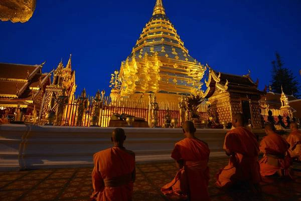 Phrathat Doi Suthep nằm trên đỉnh núi Doi Suthep, ở độ cao gần 1.676m so với mực nước biển, có tuổi thọ hơn 600 năm. Ảnh: Ashit Desai
