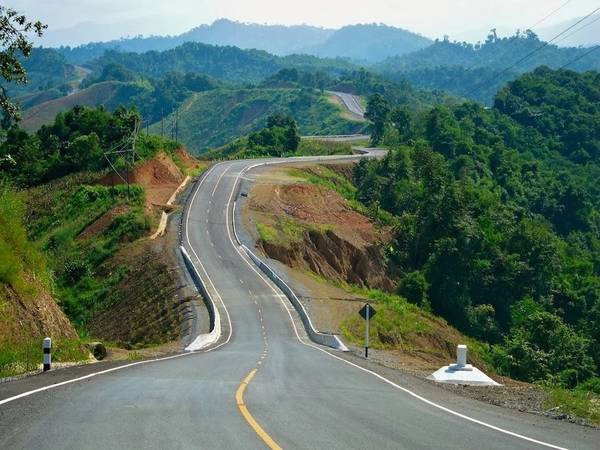 Những con đường đèo tuyệt đẹp. Ảnh: fant-asiatravel.com