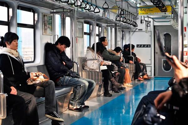Ghế sưởi: Mùa đông ở Hàn Quốc rất lạnh, nhưng du khách sẽ không cảm nhận được điều này khi lên tàu. Tất cả các ghế ngồi đều có chức năng sưởi. Ảnh: Doo Ho Kim/Flickr. Ghế sưởi: Mùa đông ở Hàn Quốc rất lạnh, nhưng du khách sẽ không cảm nhận được điều này khi lên tàu. Tất cả các ghế ngồi đều có chức năng sưởi. Ảnh: Doo Ho Kim/Flickr.