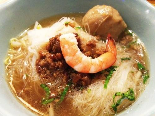 Mì danzi (mì hàng rong) ở Đại Nam: Thành phố Đại Nam nổi tiếng với món mì danzi, một loại mì ăn kèm với thịt lợn, trứng và tôm. Món ăn có lịch sử lâu đời từ những năm 1895, được phát minh bởi người bán hàng rong Hong Yu Tou. Người Đài Loan vẫn gọi món ăn bằng cái tên dân dã “mì hàng rong”. Ảnh: media-cache Mì danzi (mì hàng rong) ở Đại Nam: Thành phố Đại Nam nổi tiếng với món mì danzi, một loại mì ăn kèm với thịt lợn, trứng và tôm. Món ăn có lịch sử lâu đời từ những năm 1895, được phát minh bởi người bán hàng rong Hong Yu Tou. Người Đài Loan vẫn gọi món ăn bằng cái tên dân dã “mì hàng rong”. Ảnh: media-cache