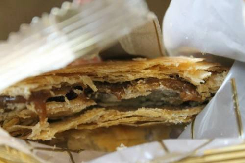 Bánh mặt trời ở Taichung: Tới Taichung, du khách nên ghé qua các con phố Ziyou, Zhongzheng và Minquan để thưởng thức những chiếc bánh mặt trời - một loại bánh mỏng với lớp bột bên ngoài giòn, được nhồi với nhân bên trong gồm bột lúa mì, mật ong và khoai môn. Bánh mặt trời ở Taichung: Tới Taichung, du khách nên ghé qua các con phố Ziyou, Zhongzheng và Minquan để thưởng thức những chiếc bánh mặt trời - một loại bánh mỏng với lớp bột bên ngoài giòn, được nhồi với nhân bên trong gồm bột lúa mì, mật ong và khoai môn.