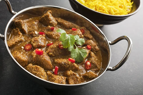 Thịt lợn Vindaloo, Ấn Độ: Món ăn truyền thống này được những người Bồ Đào Nha mang tới Ấn Độ vào thế kỷ 18. Điều thú vị là món ăn này không có một nguyên mẫu với các thành phần cơ bản. Bạn có thể thử thịt lợn Vindaloo với nhiều phiên bản, đã được tăng độ cay cho hợp với khẩu vị người dân địa phương. Thịt lợn Vindaloo, Ấn Độ: Món ăn truyền thống này được những người Bồ Đào Nha mang tới Ấn Độ vào thế kỷ 18. Điều thú vị là món ăn này không có một nguyên mẫu với các thành phần cơ bản. Bạn có thể thử thịt lợn Vindaloo với nhiều phiên bản, đã được tăng độ cay cho hợp với khẩu vị người dân địa phương.