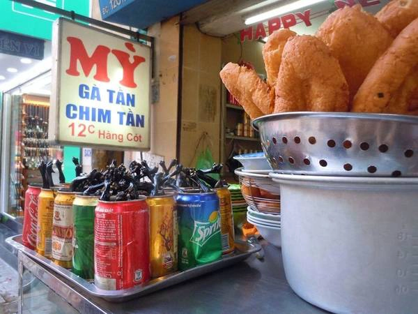 Mỳ gà tần: Thực khách có thể gọi gà thường, hoặc gà đen (nhỏ và đắt hơn). Gà được ướp trong vỏ lon soda hoặc bia cùng các loại thảo mộc. Sau đó làm nóng trong nồi nước để thịt ngập hương vị lúc nước sôi, và mỳ được cho vào sau đó. Du khách có thể thưởng thức món ăn này tại 29 Tống Duy Tân, quận Hoàn Kiếm. Mỳ gà tần: Thực khách có thể gọi gà thường, hoặc gà đen (nhỏ và đắt hơn). Gà được ướp trong vỏ lon soda hoặc bia cùng các loại thảo mộc. Sau đó làm nóng trong nồi nước để thịt ngập hương vị lúc nước sôi, và mỳ được cho vào sau đó. Du khách có thể thưởng thức món ăn này tại 29 Tống Duy Tân, quận Hoàn Kiếm.
