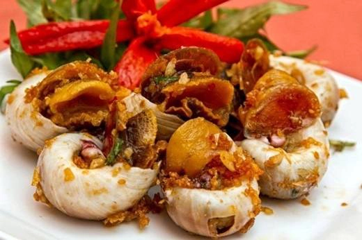 Ốc mỡ xào dai ngọt, kết hợp với tỏi cháy vàng thơm nồng bắt mắt. Ốc mỡ xào dai ngọt, kết hợp với tỏi cháy vàng thơm nồng bắt mắt.