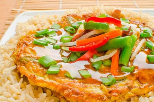 <strong>10. Trứng chiên Tàu ( Egg Foo Young): </strong>Món trứng chiên Tàu gốc thường có lớp trứng giòn, có viền xung quanh, không giống như các món thường thấy ở Mỹ. <strong>10. Trứng chiên Tàu ( Egg Foo Young): </strong>Món trứng chiên Tàu gốc thường có lớp trứng giòn, có viền xung quanh, không giống như các món thường thấy ở Mỹ.