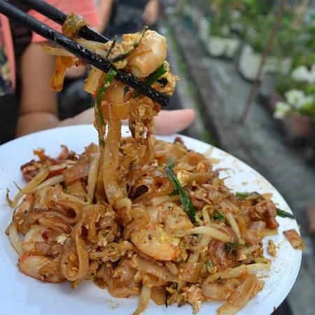 Hủ tiếu Char Kuey Teow là đặc sản của đảo Penang. Ảnh: About Travel