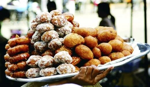 Bánh cam, bánh còng là những thức quà lớn lên cùng tuổi thơ ta. (Ảnh: Internet) Bánh cam, bánh còng là những thức quà lớn lên cùng tuổi thơ ta. (Ảnh: Internet)