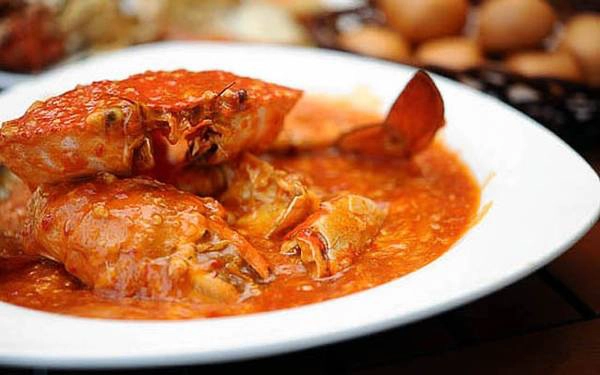 Cùng với cơm gà, cua xốt ớt có lẽ là món ăn nổi tiếng nhất Singapore mà bạn không thể bỏ lỡ khi đến đây.