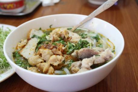 banh-canh-ivivu