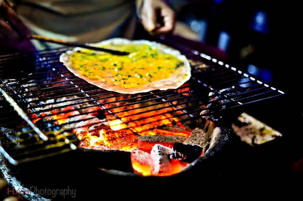 Bánh tráng nướng Đà Lạt. Ảnh: HAN Photography Bánh tráng nướng Đà Lạt. Ảnh: HAN Photography