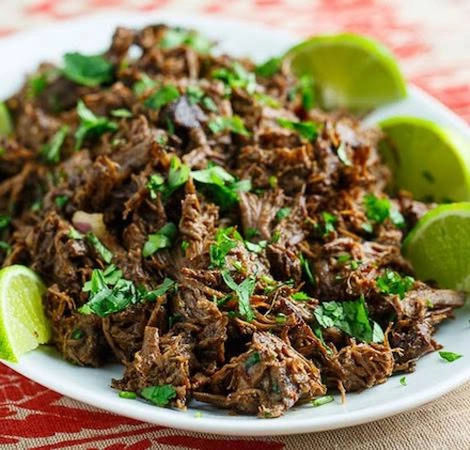 Barbacoa, Mexico Barbacoa được làm từ thịt bò hoặc dê, gói trong lá maguey và nướng bằng than trong một cái hố đào sâu dưới đất. Món ăn này có nguồn gốc ở vùng biển Caribbean trước khi chuyển đến Mexico. Thuật ngữ thịt nướng "barbecue" cũng ra đời chính từ tên gọi của món này. Barbacoa, Mexico Barbacoa được làm từ thịt bò hoặc dê, gói trong lá maguey và nướng bằng than trong một cái hố đào sâu dưới đất. Món ăn này có nguồn gốc ở vùng biển Caribbean trước khi chuyển đến Mexico. Thuật ngữ thịt nướng "barbecue" cũng ra đời chính từ tên gọi của món này.
