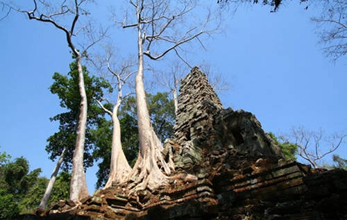 10-ngoi-den-nen-den-nhat-tai-siem-reap-ivivu10