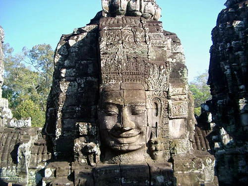 10-ngoi-den-nen-den-nhat-tai-siem-reap-ivivu2