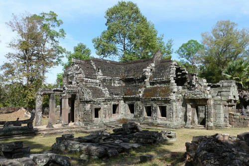 10-ngoi-den-nen-den-nhat-tai-siem-reap-ivivu5