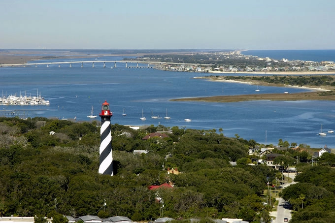 Hải đăng St. Augustine, Florida, Mỹ Hải đăng St. Augustine được xây dựng trên đảo Anastasia và hoàn thành vào năm 1874. Năm 1981, nó được công nhận là Địa danh Lịch sử Quốc gia. Nó được mở cửa cho du khách vào năm 1994, trở thành Bảo tàng và Hải đăng St. Augustine. Ảnh: Marinas. Hải đăng St. Augustine, Florida, Mỹ Hải đăng St. Augustine được xây dựng trên đảo Anastasia và hoàn thành vào năm 1874. Năm 1981, nó được công nhận là Địa danh Lịch sử Quốc gia. Nó được mở cửa cho du khách vào năm 1994, trở thành Bảo tàng và Hải đăng St. Augustine. Ảnh: Marinas.