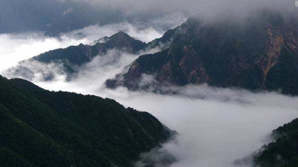 Bắc Alps nằm ở tỉnh Nagano còn có tên khác là núi Hida, hợp nhất với Trung Alps (núi Kiso) và Nam Alps (núi Akaishi) tạo thành dãy Alps của Nhật Bản. 