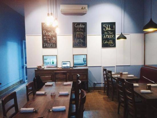 Gastro (Hàng Nón): Thực đơn của Gastro không nhiều món, nhưng mỗi món là một câu chuyện của đầu bếp với hương vị ấn tượng. Đồ ăn và nhân viên phục vụ của Gastro nhận được nhiều lời khen ngợi của các du khách nước ngoài. Gastro (Hàng Nón): Thực đơn của Gastro không nhiều món, nhưng mỗi món là một câu chuyện của đầu bếp với hương vị ấn tượng. Đồ ăn và nhân viên phục vụ của Gastro nhận được nhiều lời khen ngợi của các du khách nước ngoài.