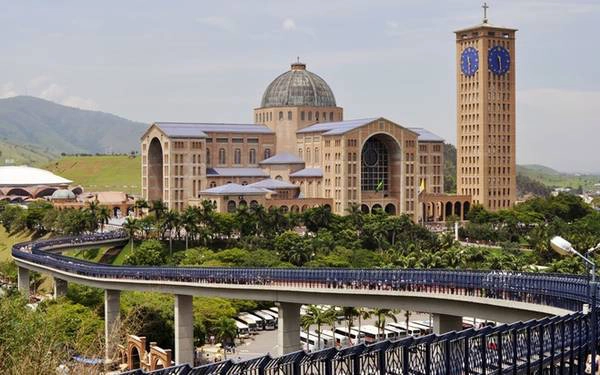 Thánh đường Đức Mẹ Aparecida, Aparecida, Brazil Năm xây dựng: 1955-1980 Diện tích: 12.000 m²