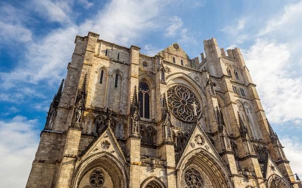  Nhà thờ Thánh John the Divine, New York, Mỹ Năm xây dựng: 1892 đến nay Diện tích: 11.200 m²